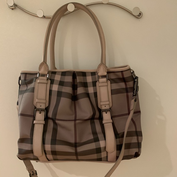 Large shoulder bag and can change into tote bag. - Picture 1 of 2
